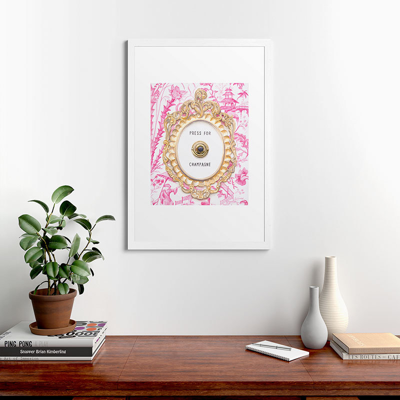 «Lisa Golightly Press For Champagne», reproduction d'art encadrée, Blanc, H 36 po x l 24 po