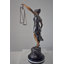Statue en bronze de Lady Justice montée sur un marbre - Taille: L 14 po x l 16 po x H 32 po.