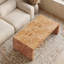 Table basse de 120 cm (47,3 po) avec finition en loupe de bois, bords incurvés et motif clair.-655999933