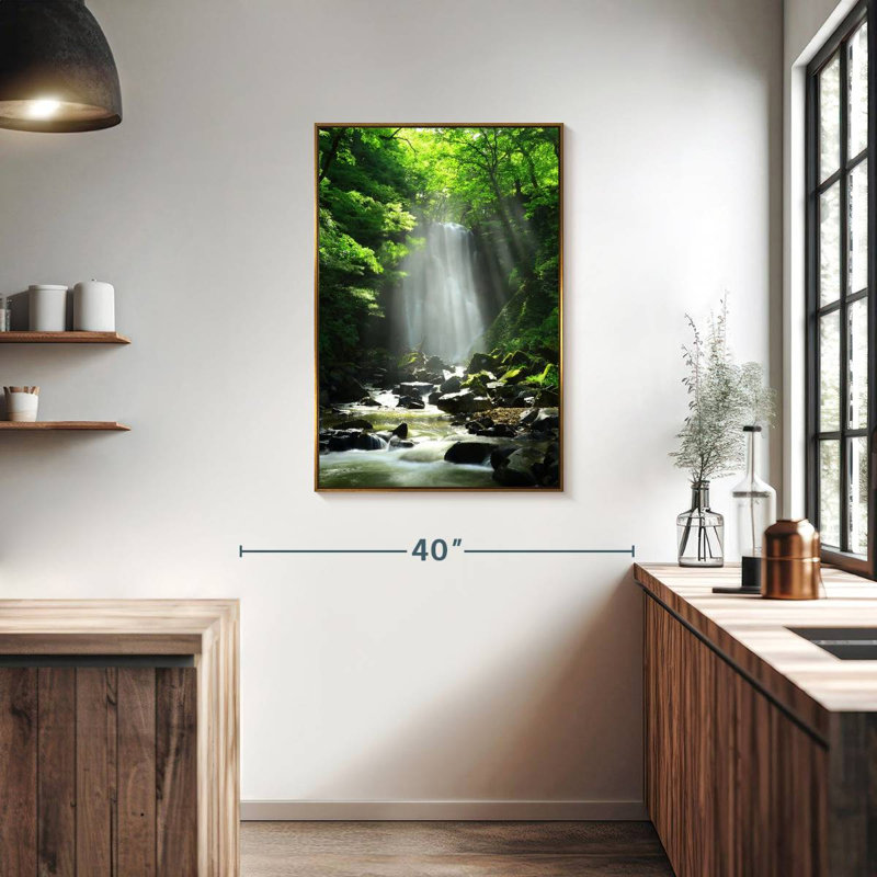 Cascade Kameda ensoleillée, 25 po x 37 po, Cadre flottant doré