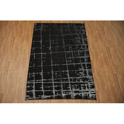Monochrome Geometric Pattern Rug 7x10