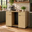 Meuble-bar moderne cannelé de 135 cm de large avec emplacement pour mini-réfrigérateur, tiroirs et pieds réglables — Mini-réfrigérateur non inclus