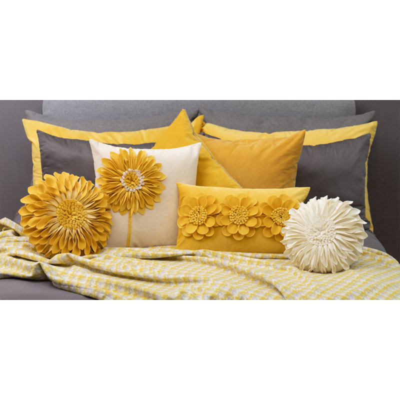 Housse et insert décoratif décoratif 3D Floral, H 14 po x l 14 po, 	Suède velours jaune