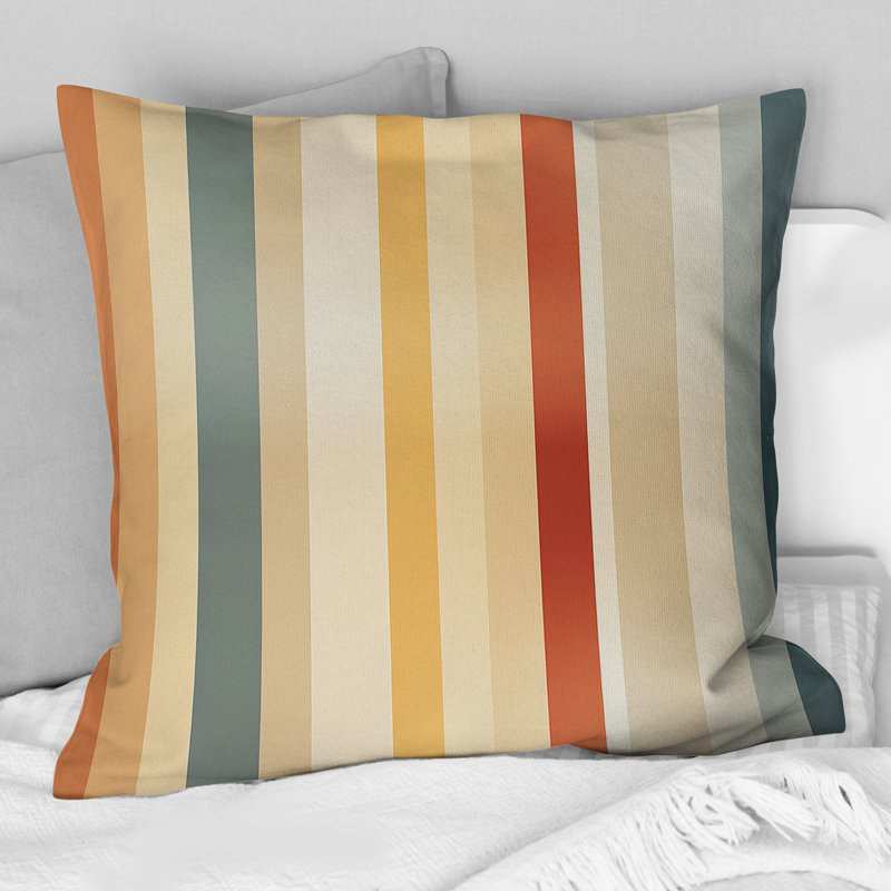 Coussin décoratif en polyester à rayures beige et brun à motif sérénité, H 18 po x l 18 po