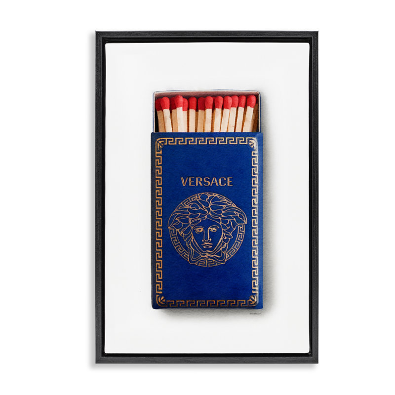 "Blue Trendy Matchbox", par Amanda Greenwood, H 25 po x l 17 po, Cadre flottant noir de jais