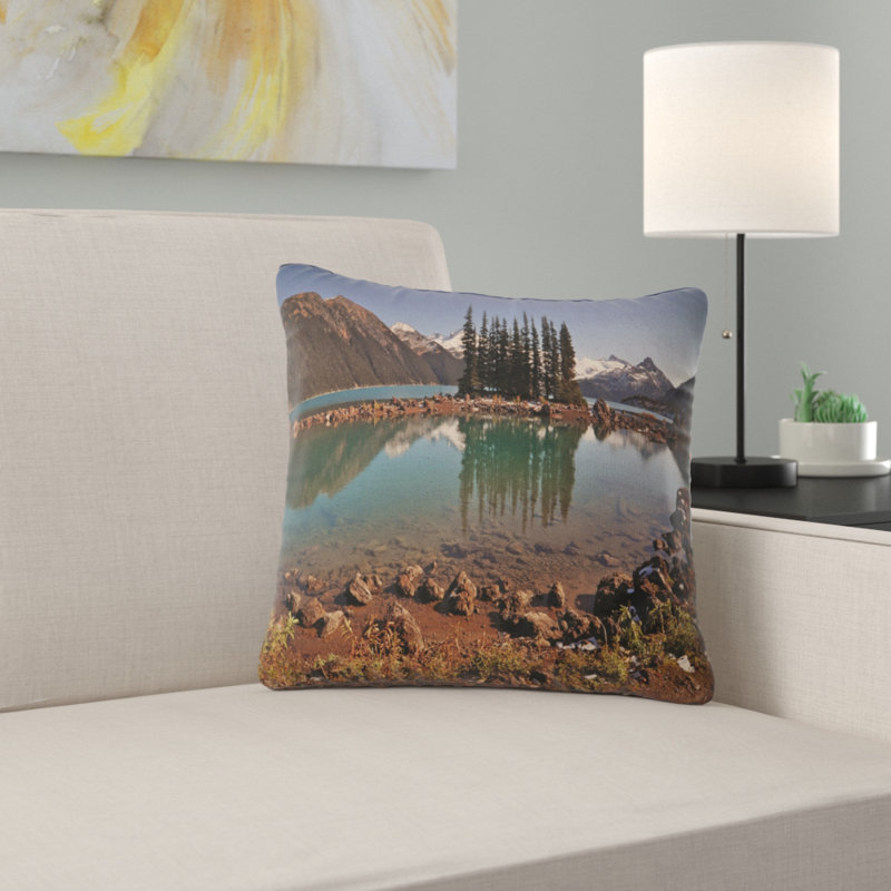 Coussin Schafer Lake and Pine Trees, 16 po x 16 po, Coussin décoratif