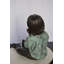Statue en bronze Terflinger, jeune enfant avec un vieux téléphone - Taille: L 21 po x l 14 po x H 19 po.