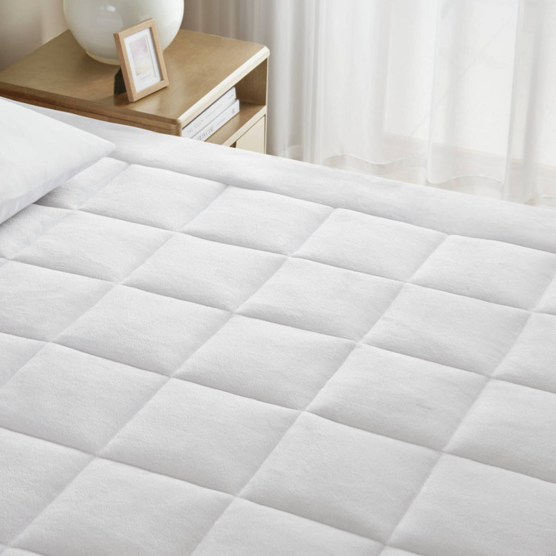 Protège-matelas matelassé et imperméable Cloud, Grand lit