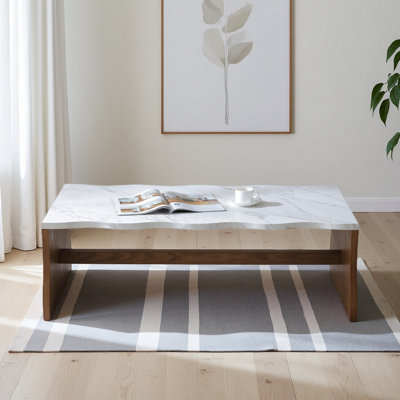 Table basse moderne 47,24 po Whisper Of Waves, plateau de table en faux marbre avec base en placage de bois massif, table d'appoint de forme organique