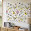 Toile d'un motif sans couture avec verres à martini élégants remplis d'un art mural jaune clair orné d'olives vertes et toile-1792012639