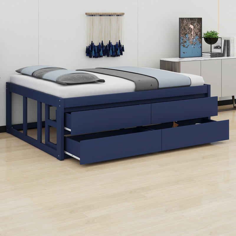 Le lit plateforme avec tiroirs de rangement s'harmonise avec les décors modernes, champêtres et côtiers grâce à ses panneaux verticaux.