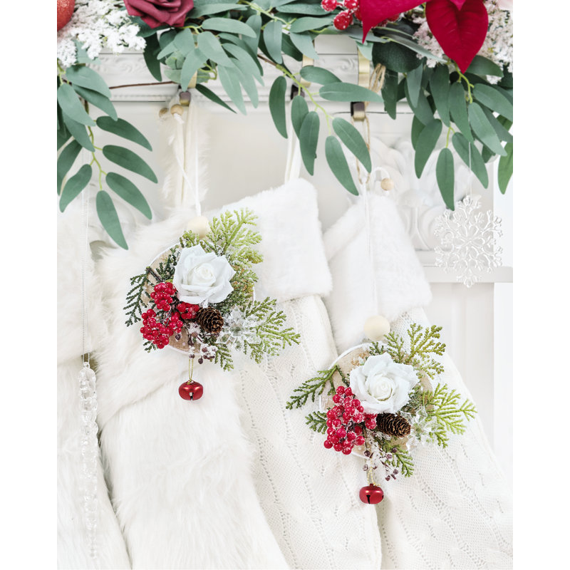 Ensemble de 2 décorations de Noël enneigées 3,9 "avec baies rouges et cloche (ensemble de 2 pièces)