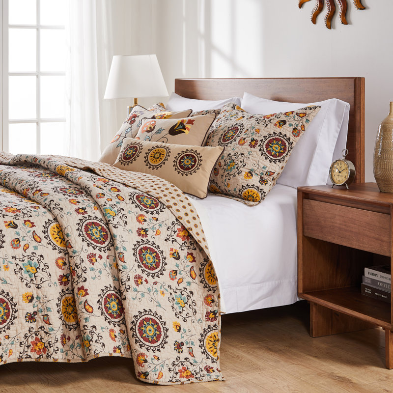 Twin Red Cotton Reversible Quilt Set with Decorative Pillows