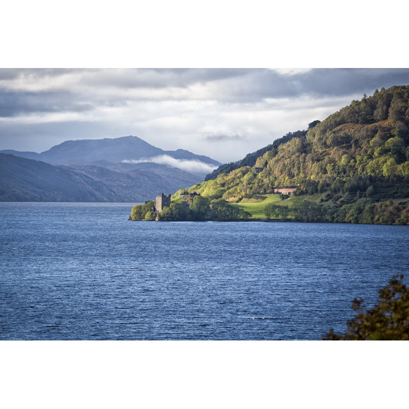 Loch Ness - reproduction sur toile tendue, H 32 po x l 48 po x P 1 po
