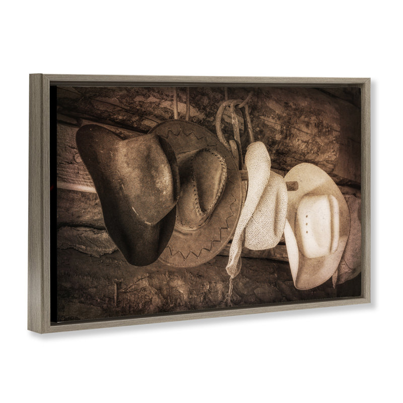 Toile flottante encadrée «Rustic Cowboy Hats» par Danita Delimont, Cadre flottant orme Montalcino, H 21 po x l 31 po