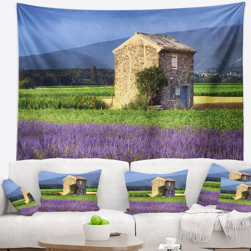 Tapisserie de la maison dans le terrain lavande, H 32 po x l 39 po