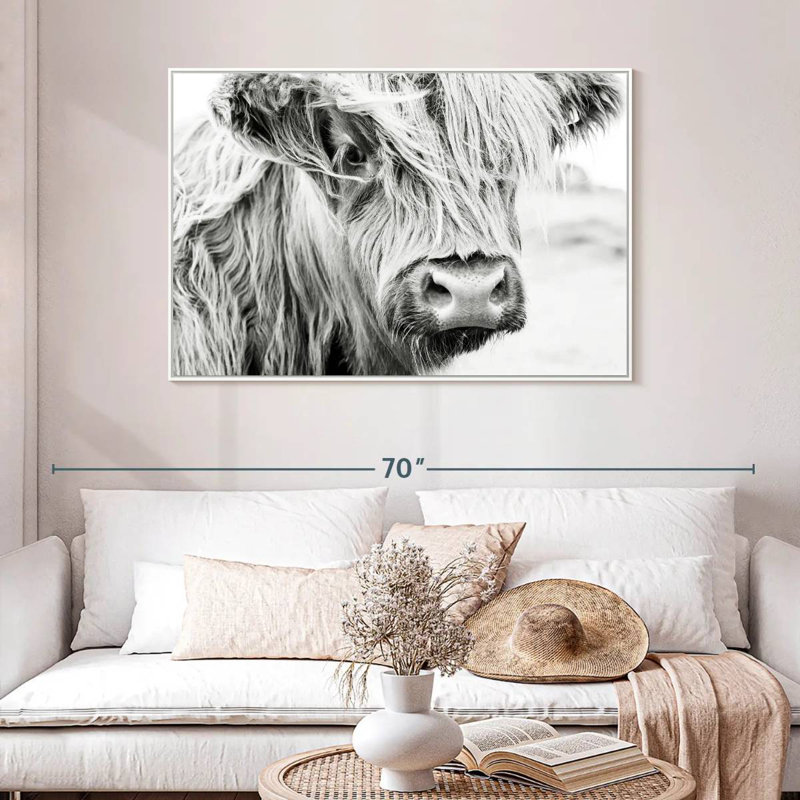 Vache à poils longs, Cadre flottant blanc, 46 po x 31 po