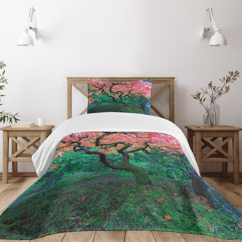 Twin Red and Green Polyester Tree Bedspread Set