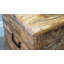 Coffre sculpté à la main en bois naturel