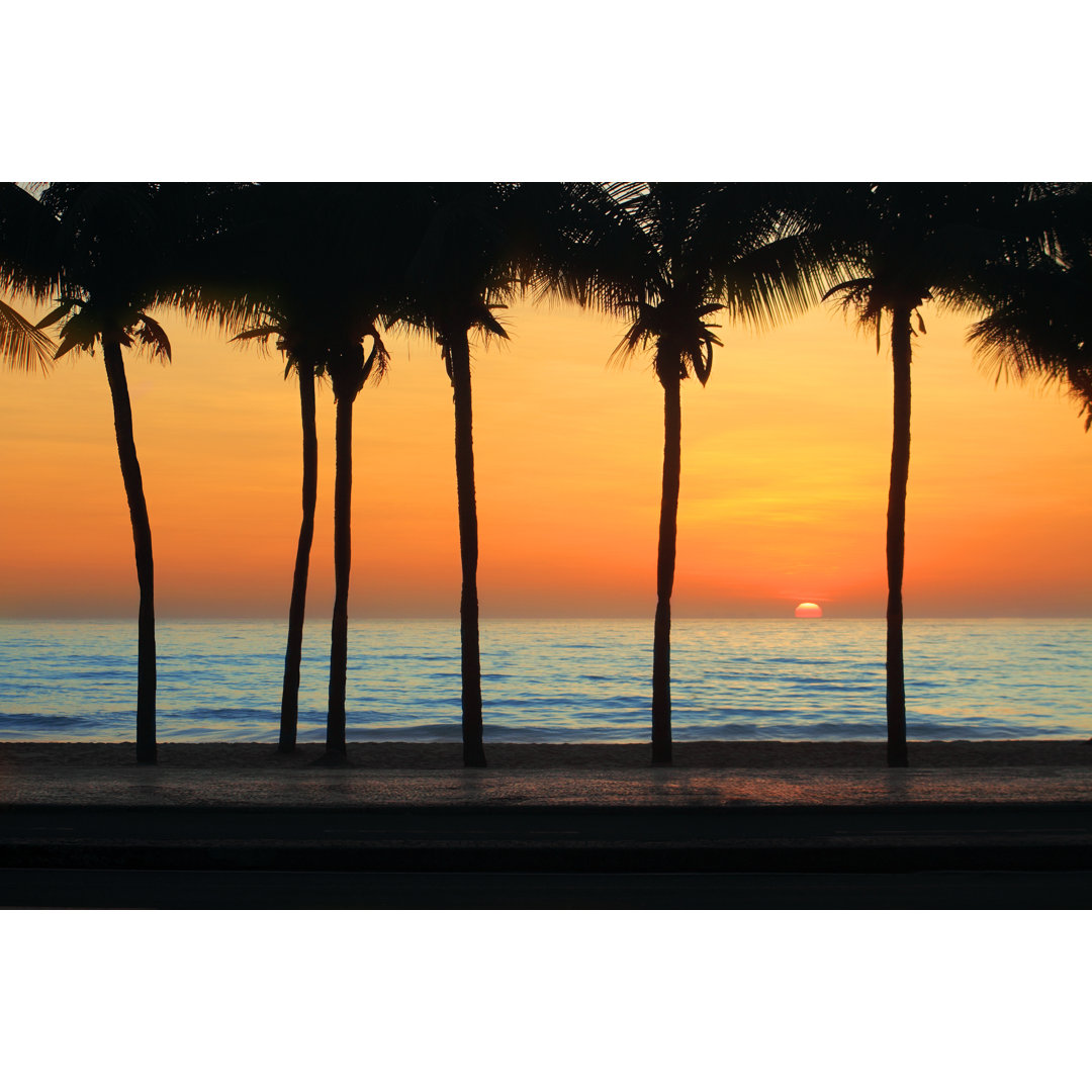 Sonnenaufgang am Copacabana Strand von Luoman - Kunstdrucke auf Leinwand ohne Rahmen