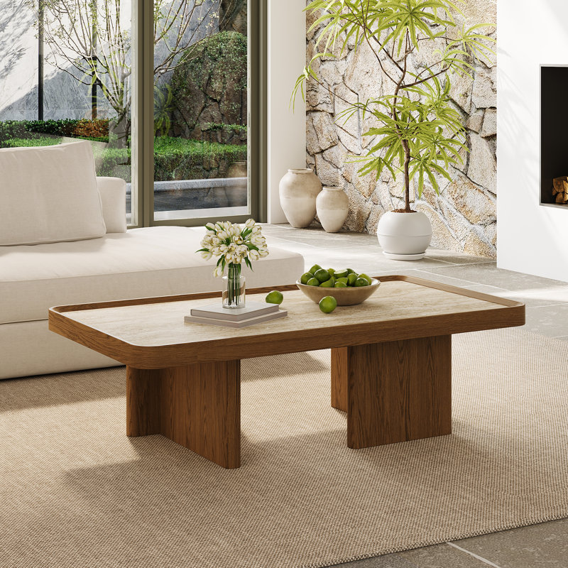 Table basse rectangulaire avec plateau en pierre frittée d'aspect travertin et support à trois pieds, style Wabi-sabi