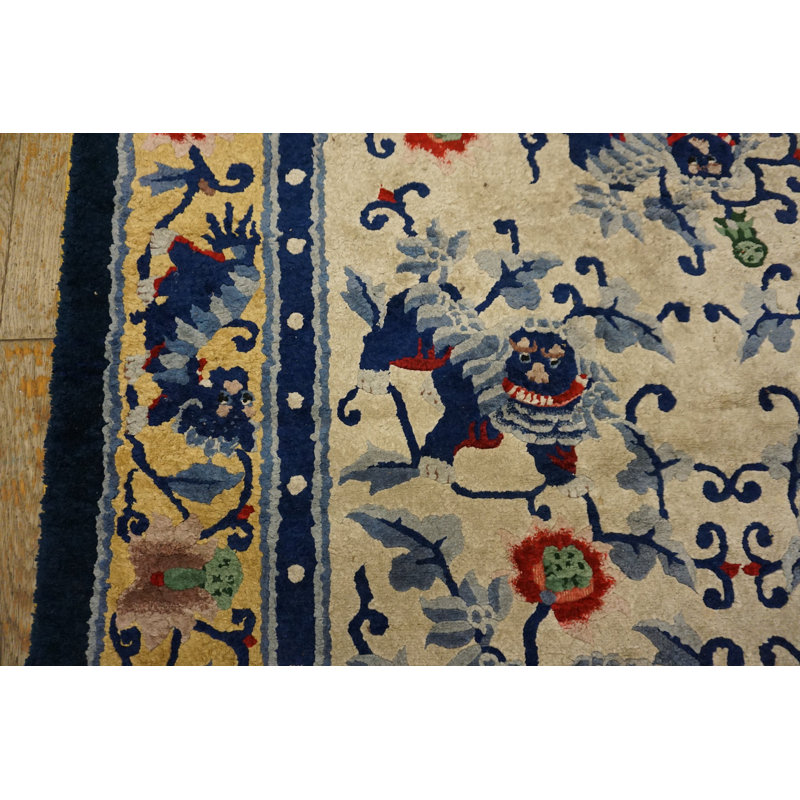 Luxurious Silk Pile Antique Ivory Artistic Chinese Foo Dog Design Rug