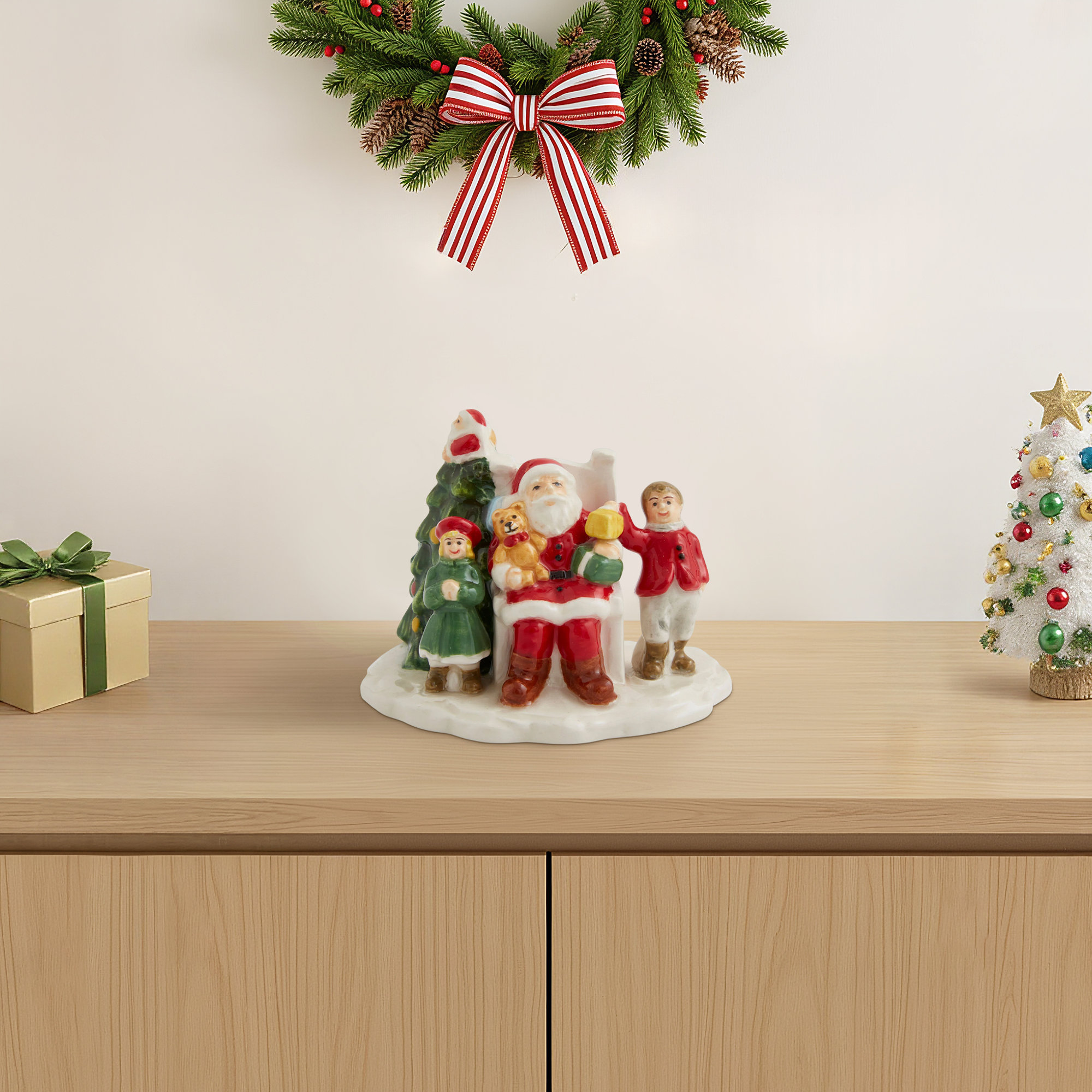 Spode Christmas Tree Village Santa W/Children 2.5"