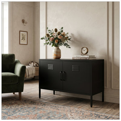 Armoire de rangement en métal durable et multifonctionnelle avec tablettes et pieds réglables, idéale pour l'organisation à la maison et au bureau.