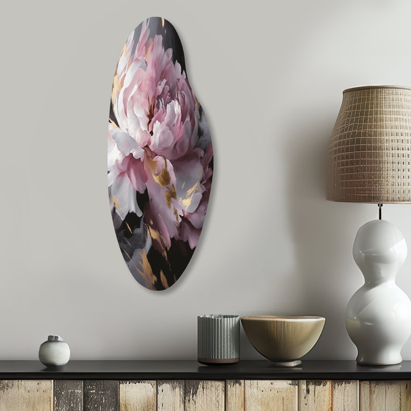 Highworth - pivoines incurvées, art mural en métal asymétrique, H 30 po x l 11 po