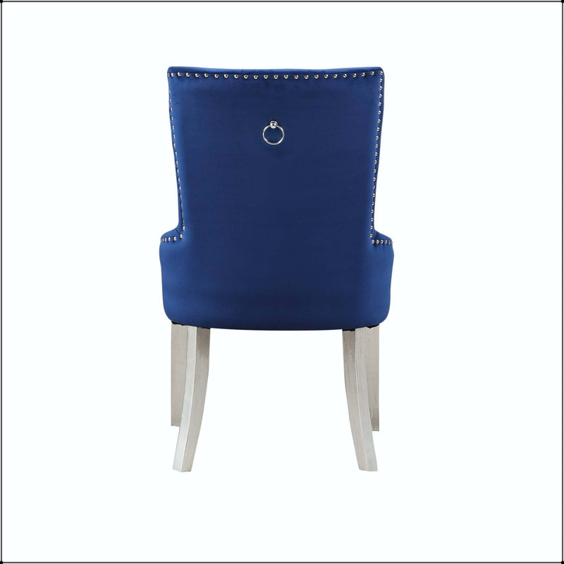 Chaise d'appoint en tissu bleu avec finition platine antique et garniture cloutée