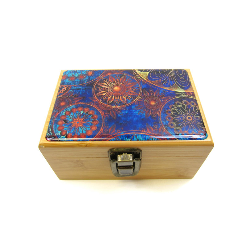 Boîte de rangement avec couvercle à charnière