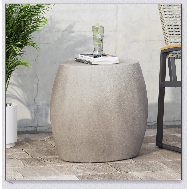 Table d'appoint d'extérieur en béton léger au design moderne et élégant pour une utilisation durable et élégante du patio