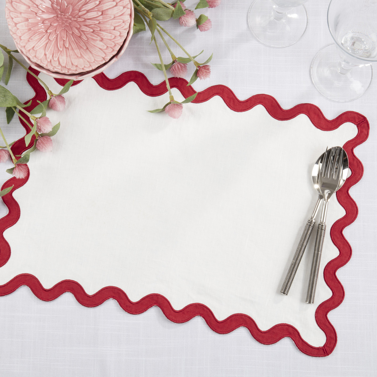 100% Linen Scalloped Placemat, Red