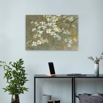 Fleurs et branches de cornouiller au printemps