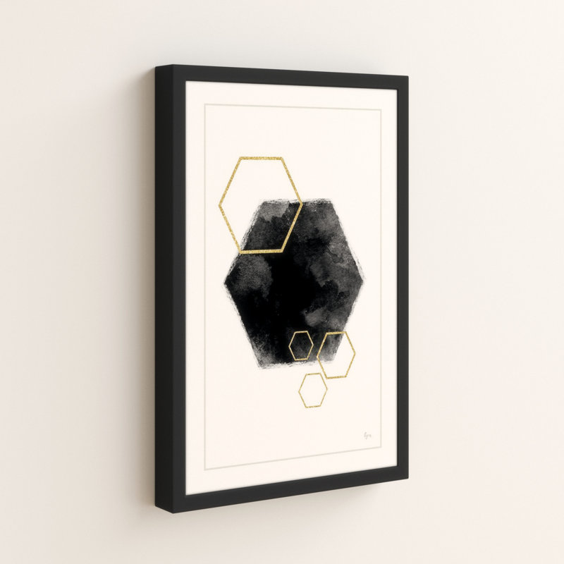 «Black Hole Hexagon» par Eyre Tarney, H 30 po x l 20 po x p 1,5 po