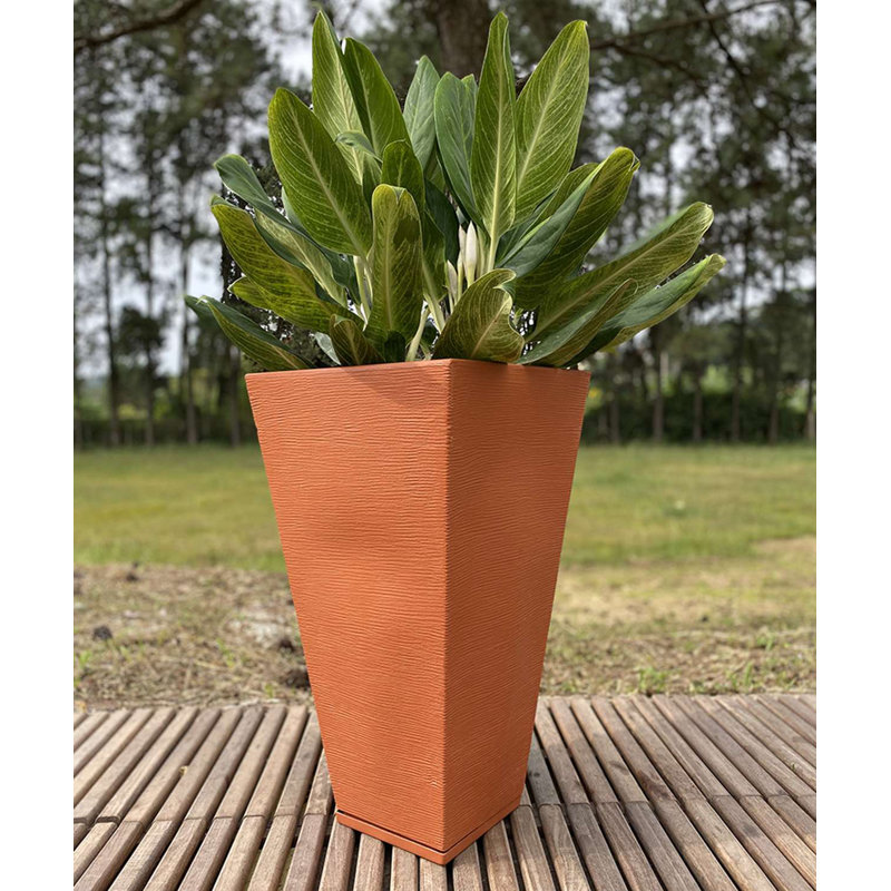 Pot à fleurs en résine Zurique, H 29,13 po x l 16,14 po x P 16,14 po, Terra Cotta