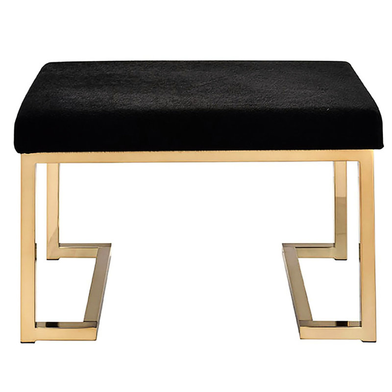 Maison moderne avec siège noir et tissu métallique couleur champagne