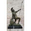 Sculpture en bronze de la légion romaine centenaire à genoux avec lance et bouclier