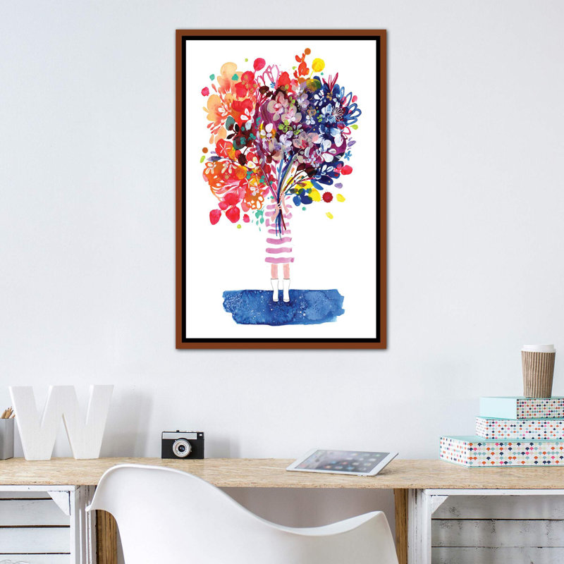 «Woman with Flowers» par CreativeIngrid - impression d'art graphique, H 40 po x l 26 po x P 1,5 po, Aucun mat