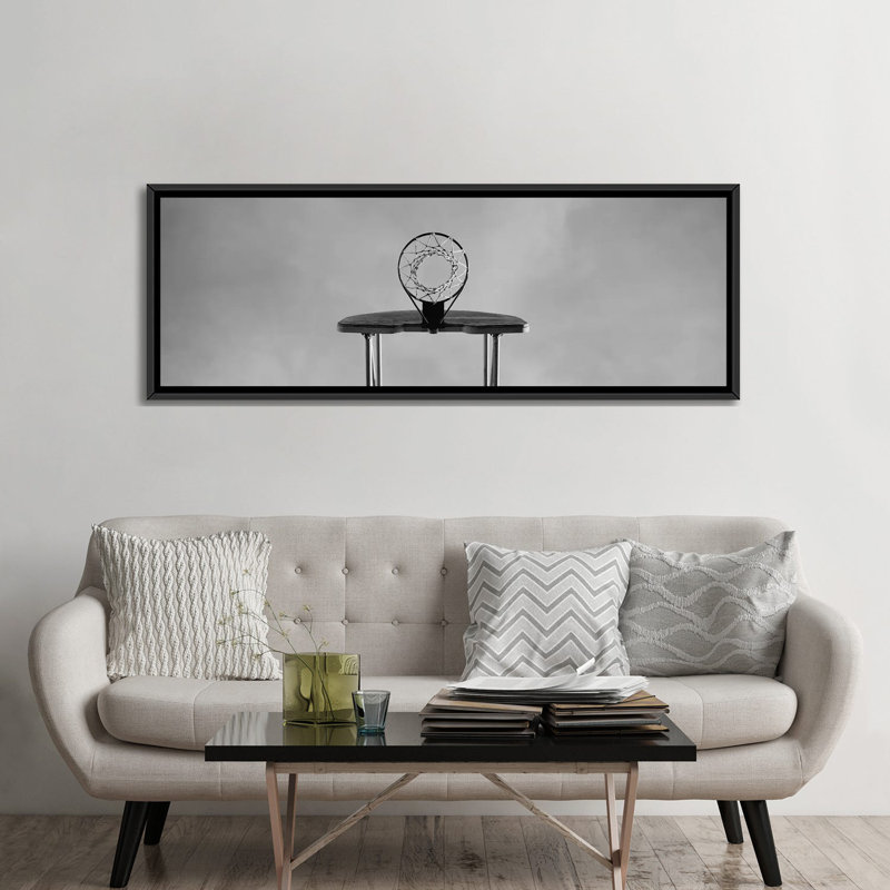 «Low Angle View of a Basketball Hoop», impression panoramique sur toile tendue, H 23 po x l 24 po x P 72 po