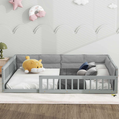 Lit plateforme double avec garde-corps et coussin