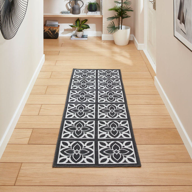 Victoria Machine Woven Grey Area Rug, Runner 2'5" x 7'6"