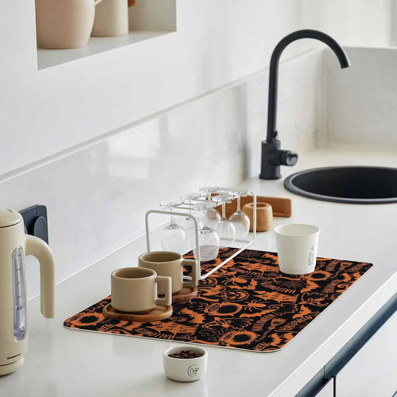 Tapis de cuisine/bar à café, motif citrouille, fantôme et araignées, absorbant et antidérapant, idéal pour égoutter la vaisselle et décorer le comptoir de votre cuisine. Couleurs : château, noir et orange. Dimensions : 51 x 81 cm.