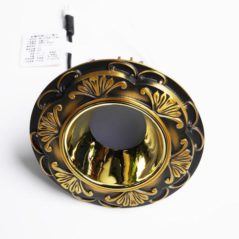 Projecteur à tête simple à DEL en laiton brossé avec motif à la main de 8 W, entièrement en cuivre