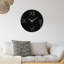 Horloge murale élégante en métal 18,9 po x 18,9 po | Fabrication 100% métal, épaisseur: 0,05 pouce | Nécessite 1 pile AA (non incluse) | Parfait pour les décors modernes et les espaces de vie