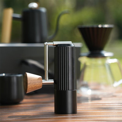 Moulin à café manuel avec moulin à meules conique en acier inoxydable à 7 axes, moulin à café portatif à main avec poignée pliable pour espresso, goutte à goutte, presse française, camping, voyage, maison, noir