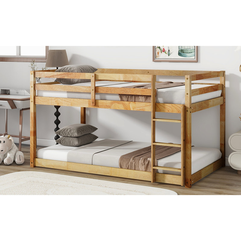 Lit simple au-dessus d'un lit mezzanine - Conception polyvalente pour s'agencer à n'importe quel style de chambre à coucher avec garde-corps pendant le sommeil