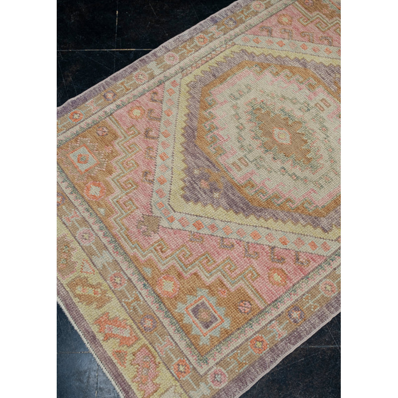 Tashaya Hand Knotted Wool Area Rug in Gray