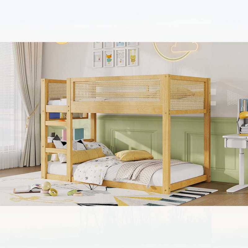 Lit superposé simple au-dessus d'un lit simple avec tablettes de rangement, lit superposé bas avec garde-corps en rotin, coffre-fort et élégant pour les enfants