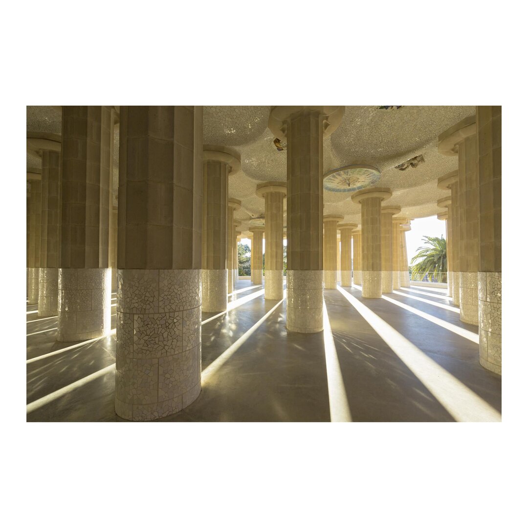 Strukturierte Tapete Play of Light – Pillars in Barcelona 3,2 m x 480 cm